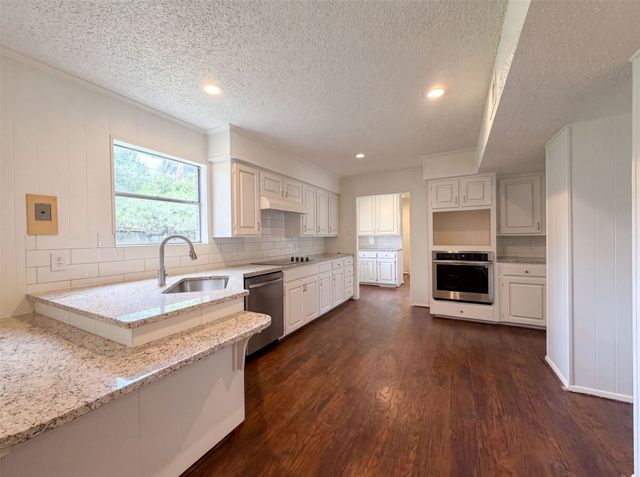 4612 Kenway Court, Fort Worth, TX 76132