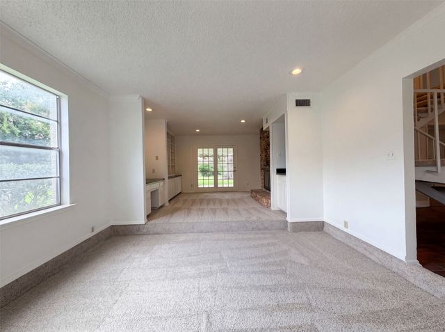 4612 Kenway Court, Fort Worth, TX 76132