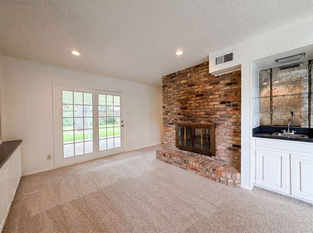 4612 Kenway Court, Fort Worth, TX 76132