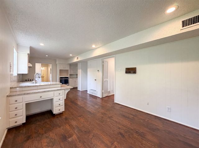 4612 Kenway Court, Fort Worth, TX 76132