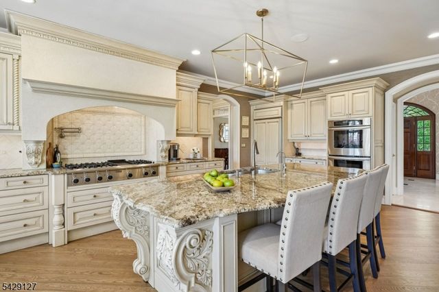 107 Huron Dr, Chatham Twp., NJ 07928