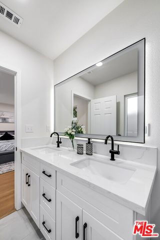 1207 W Orange Grove Avenue, Burbank, CA 91506