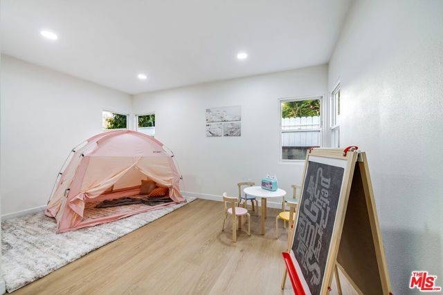 1207 W Orange Grove Avenue, Burbank, CA 91506