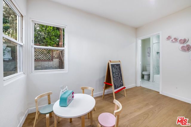 1207 W Orange Grove Avenue, Burbank, CA 91506