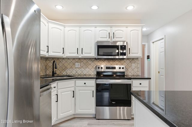 4204 Marseille Dr, Louisville, KY 40272