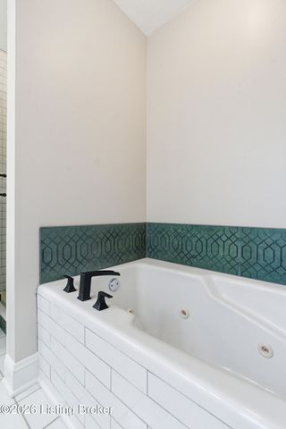 4204 Marseille Dr, Louisville, KY 40272