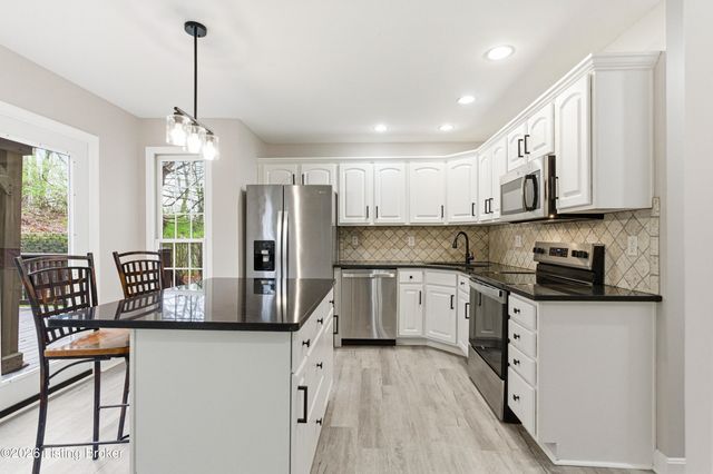 4204 Marseille Dr, Louisville, KY 40272