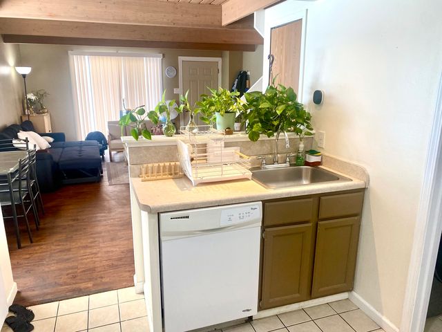 530 Meadow Green Lane 530, Round Lake Beach, IL 60073