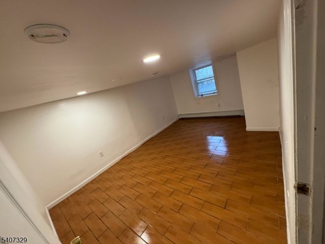 99 Cutler St, Newark City, NJ 07104