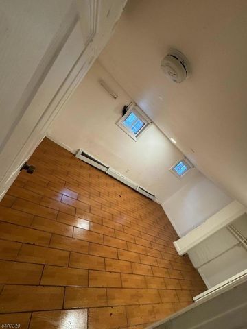 99 Cutler St, Newark City, NJ 07104