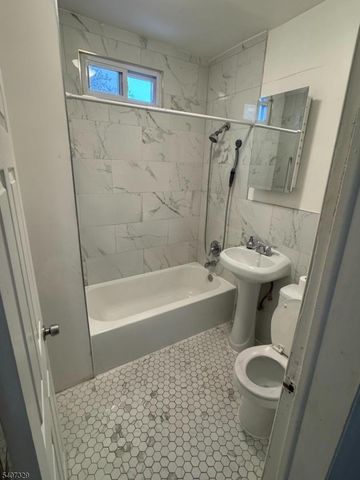 99 Cutler St, Newark City, NJ 07104