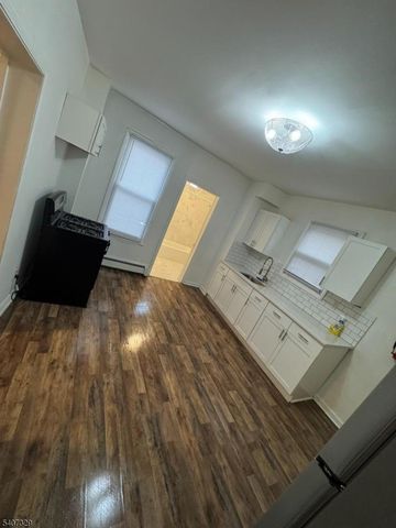 99 Cutler St, Newark City, NJ 07104