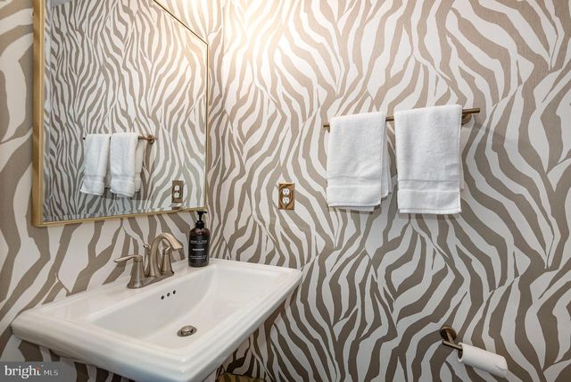 2069 CASE RD, Baltimore, MD 21222