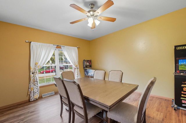 2605 Emslie DRIVE, Waukesha, WI 53188