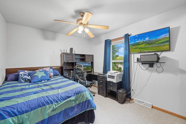 2605 Emslie DRIVE, Waukesha, WI 53188