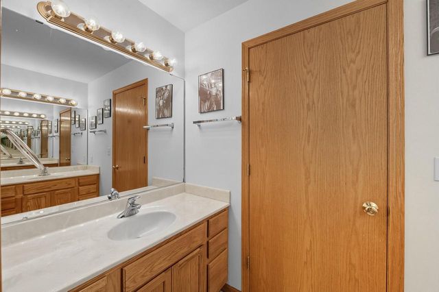 2605 Emslie DRIVE, Waukesha, WI 53188