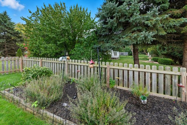 2605 Emslie DRIVE, Waukesha, WI 53188