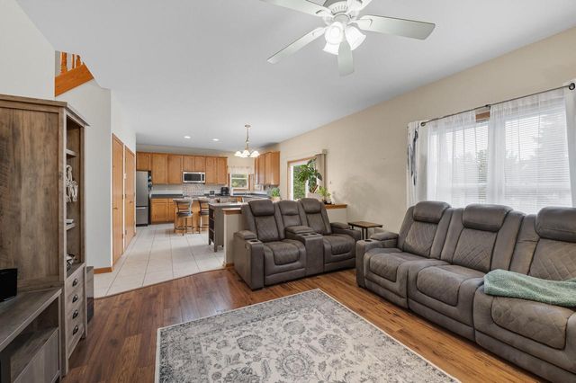 2605 Emslie DRIVE, Waukesha, WI 53188