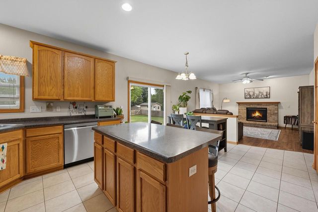2605 Emslie DRIVE, Waukesha, WI 53188