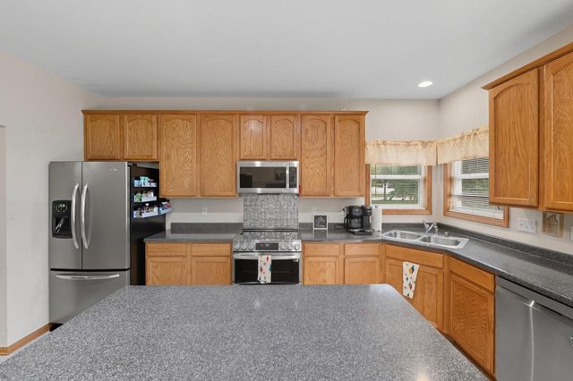 2605 Emslie DRIVE, Waukesha, WI 53188