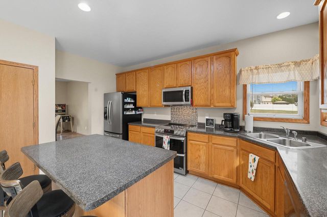2605 Emslie DRIVE, Waukesha, WI 53188