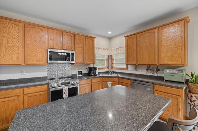 2605 Emslie DRIVE, Waukesha, WI 53188