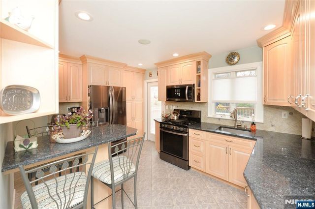 10-06 Essex Place, Fair Lawn, NJ 07410