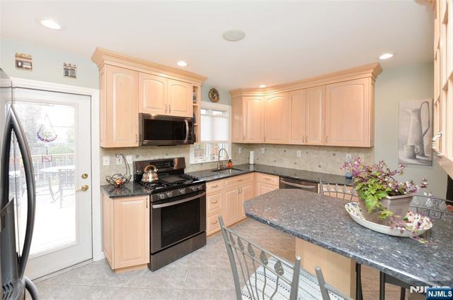 10-06 Essex Place, Fair Lawn, NJ 07410