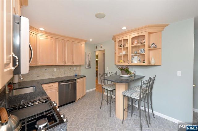 10-06 Essex Place, Fair Lawn, NJ 07410