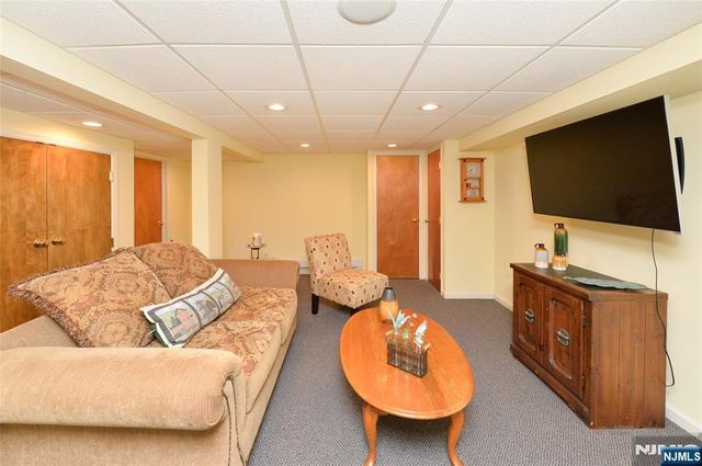 10-06 Essex Place, Fair Lawn, NJ 07410