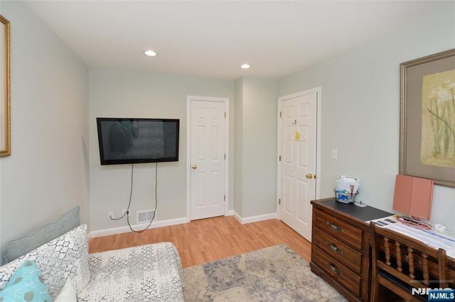 10-06 Essex Place, Fair Lawn, NJ 07410