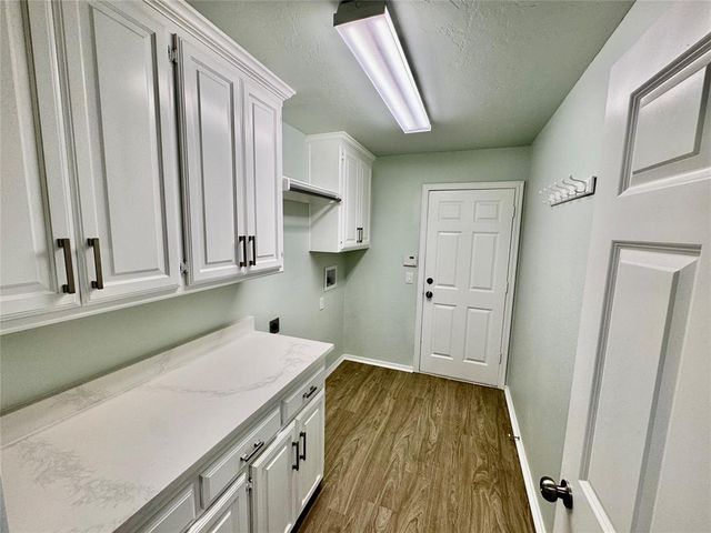 10504 Walnut Hollow Drive, Oklahoma City, OK 73162