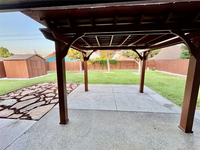 10504 Walnut Hollow Drive, Oklahoma City, OK 73162