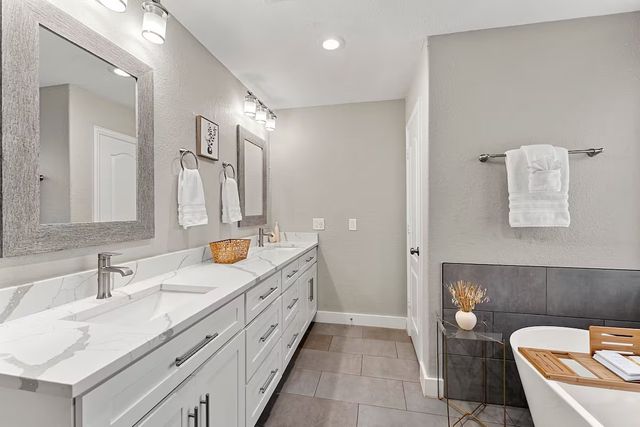 8862 County Road 4028, Kemp, TX 75143