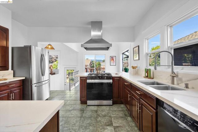 3107 Central Ave, Alameda, CA 94501