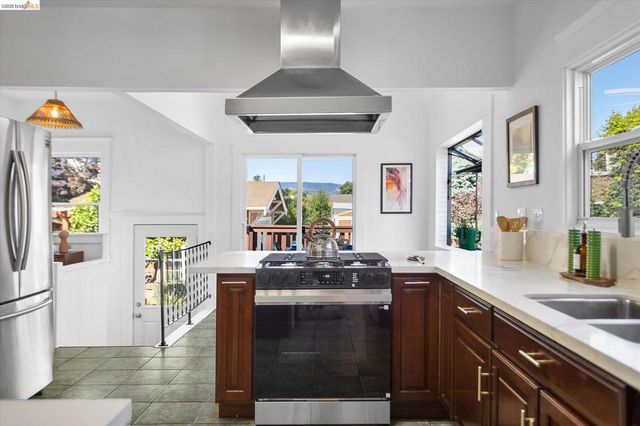 3107 Central Ave, Alameda, CA 94501
