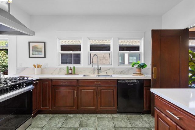 3107 Central Ave, Alameda, CA 94501