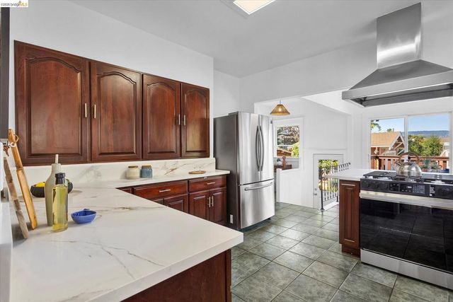 3107 Central Ave, Alameda, CA 94501