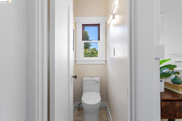 3107 Central Ave, Alameda, CA 94501