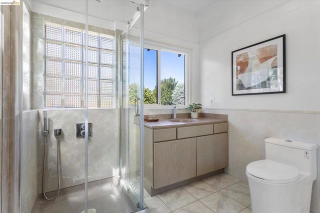 3107 Central Ave, Alameda, CA 94501