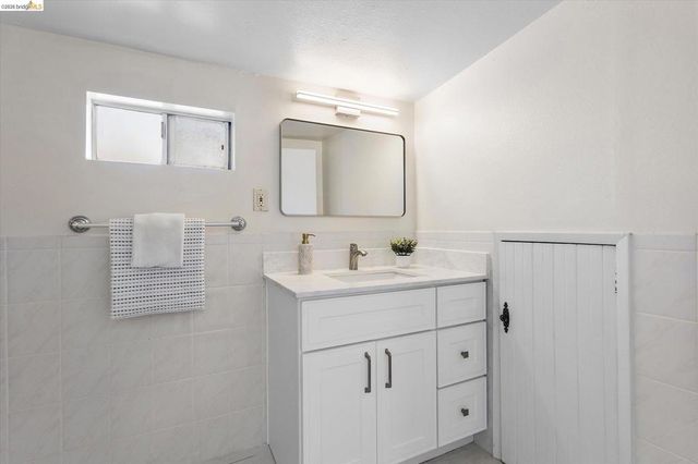 3107 Central Ave, Alameda, CA 94501