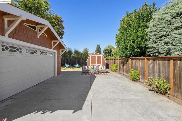 3107 Central Ave, Alameda, CA 94501