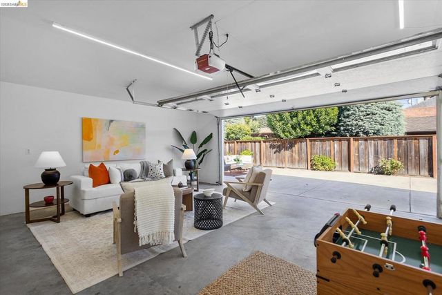 3107 Central Ave, Alameda, CA 94501