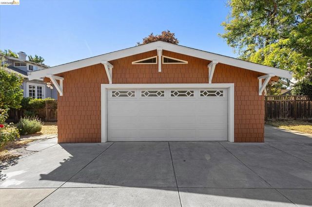 3107 Central Ave, Alameda, CA 94501