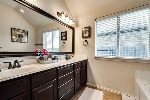 629 Hummingbird Drive, Little Elm, TX 75068