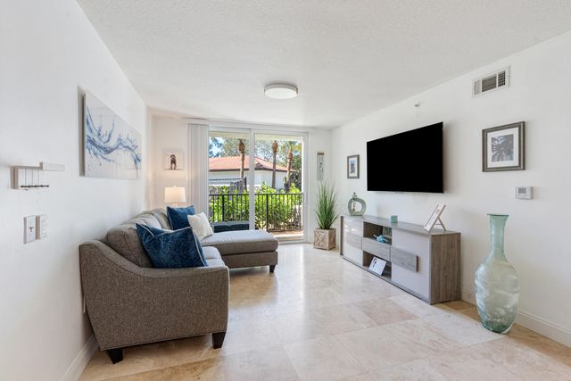 1205 Villa Lane 1205, Boynton Beach, FL 33435