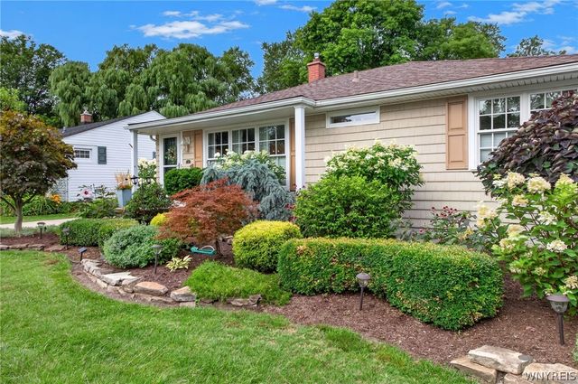 36 Lorfield Dr, Amherst, NY 14226
