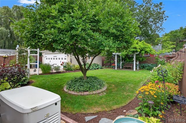 36 Lorfield Dr, Amherst, NY 14226