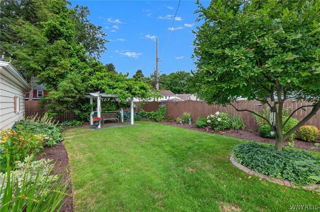 36 Lorfield Dr, Amherst, NY 14226