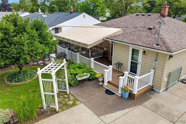 36 Lorfield Dr, Amherst, NY 14226